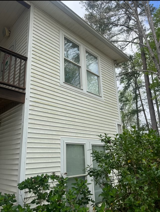 House Wash on Lake Sinclair, in Milledgevilla, Georgia